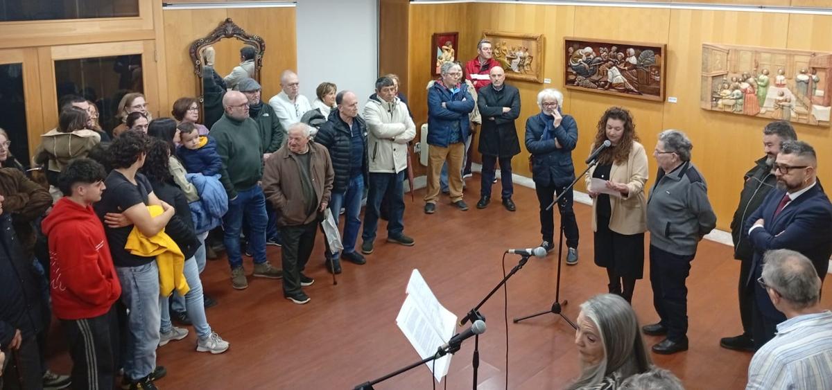 Un momento do acto inaugural da exposición de Demetrio Bermo.