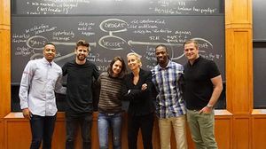 Gerard Piqué i Katie Holmes, companys de classe a Harvard.