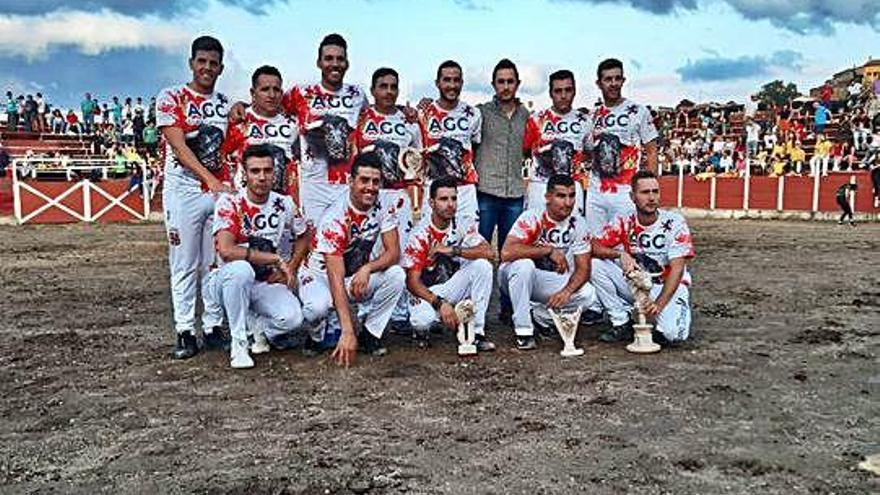 Premiados y recortadores en la plaza de Fermoselle