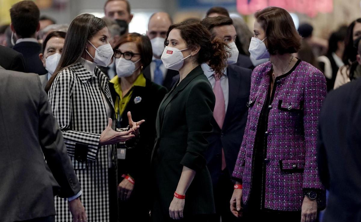 La Reina Letizia e Isabel Díaz Ayuso, en la inauguración de Fitur 2022.