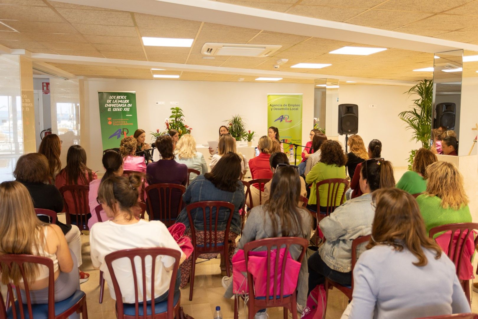 Todas las fotos del congreso de mujeres empresarias y emprendedoras en Orpesa