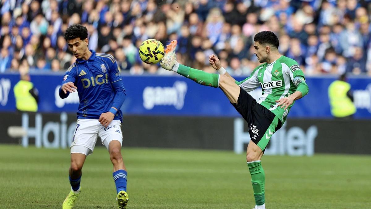 EN IMÁGENES: Ambientazo en el Carlos Tartiere para vivir el Real Oviedo-Betis