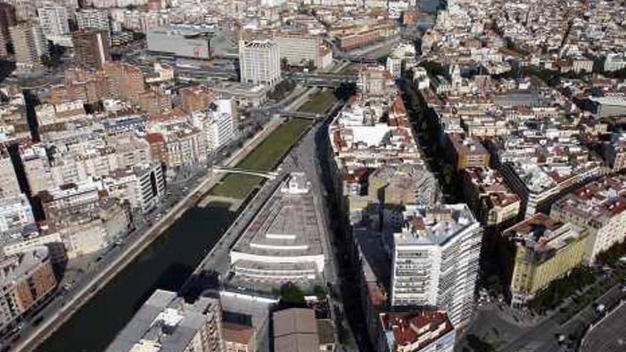 Vista aérea de parte del cauce del Guadalmedina.