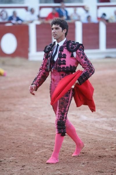 Toros en San Pedro: Cayetano, por la puerta grande