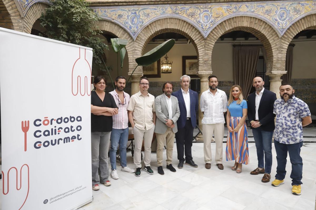 Cocineros y representantes institucionales, en la presentación de Córdoba Califato Gourmet.