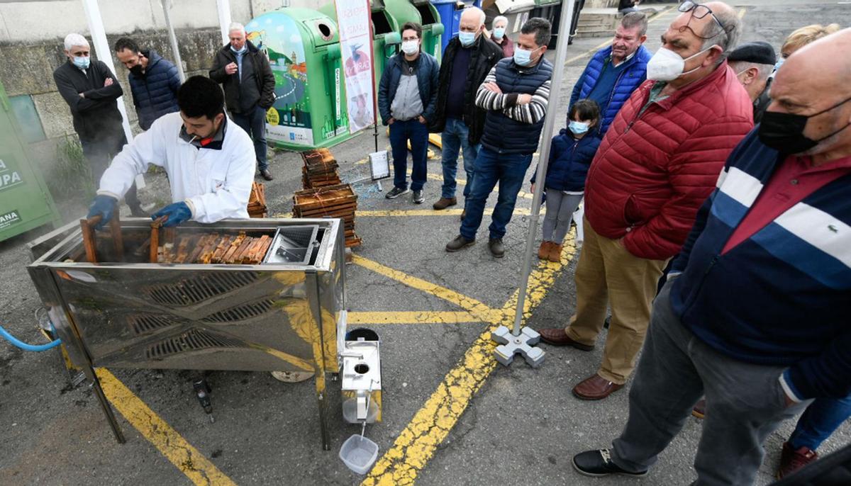 Una demostración de fundición de cera y un taller infantil. | BERNABÉ /J.L