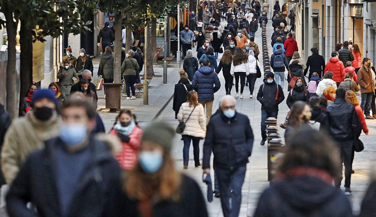 El carrer Santa Clara de Girona, en una imatge d'aquest hivern.