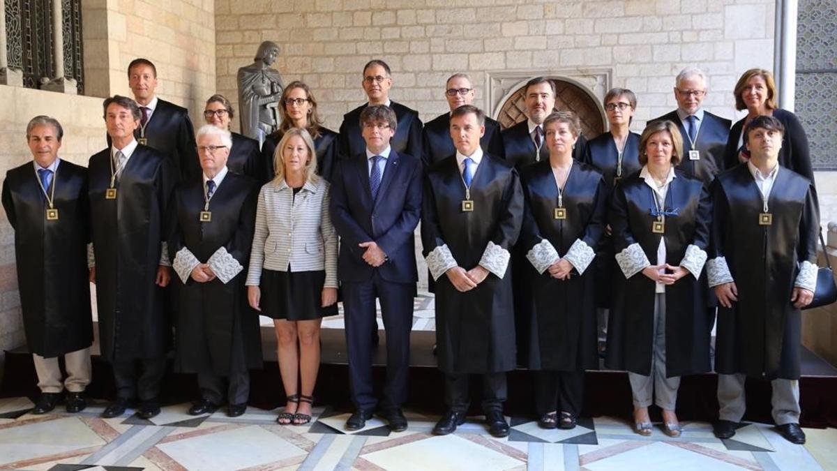 El president Puigdemont en la toma de posesión de los nuevos miembros de la Comissió Juridica Assessora