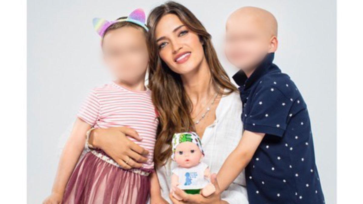 Sara Carbonero presenta su muñeco Baby Pelón