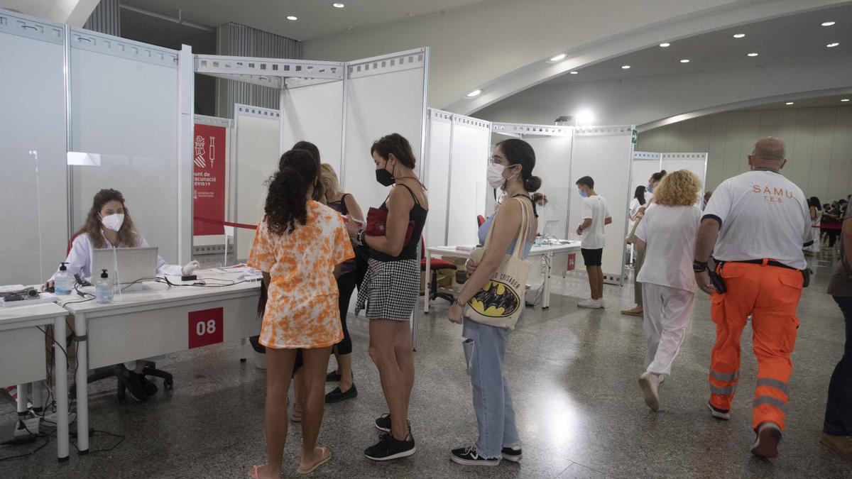 Primeras vacunas del coronavirus sin cita previa en València