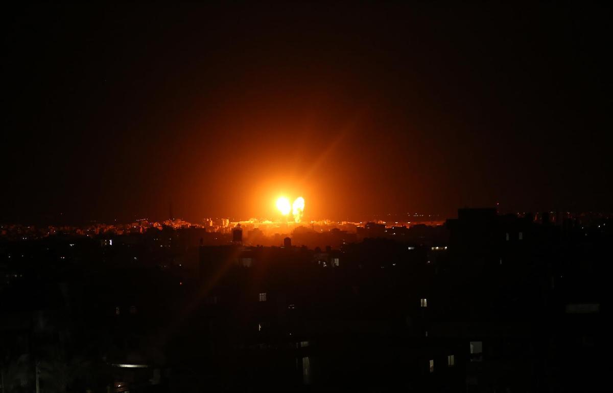 Israel ataca posicions de Hamàs després del llançament de globus incendiaris des de Gaza