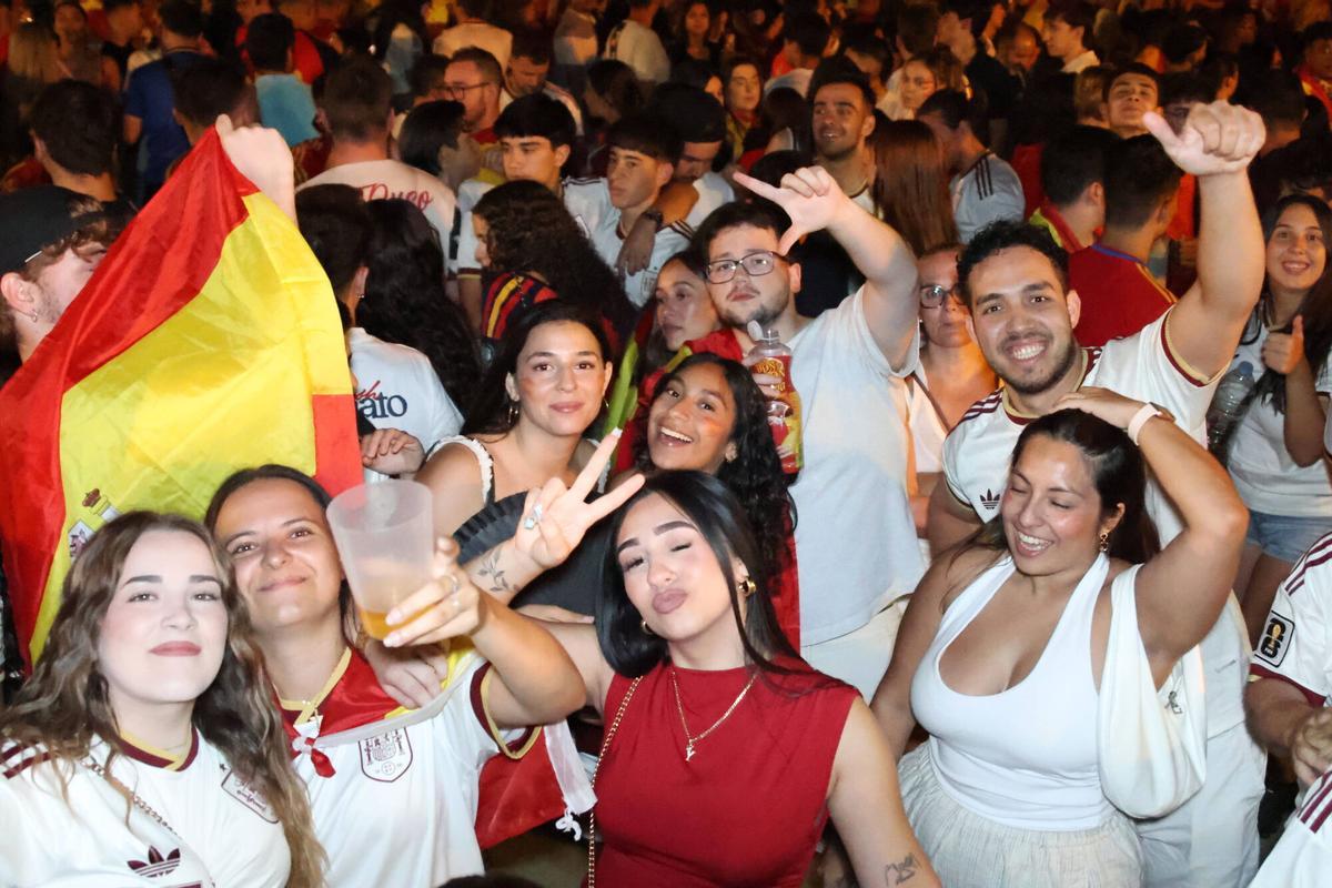 Celebración en la Fuente de La Marina España campeona del Mundial 2026 Celebración en la Fuente de La Marina España campeona del Mundial 2026