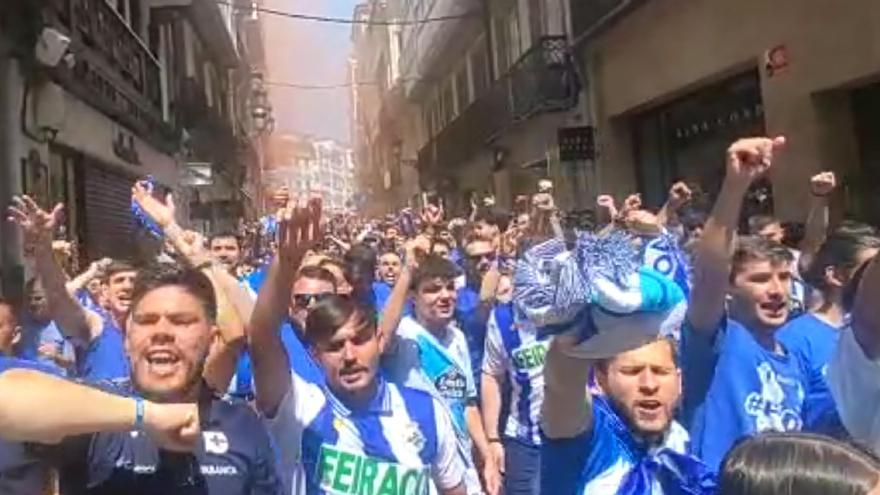 La afición blanquiazul, "¡a muerte! con el escudo y los colores" del Dépor