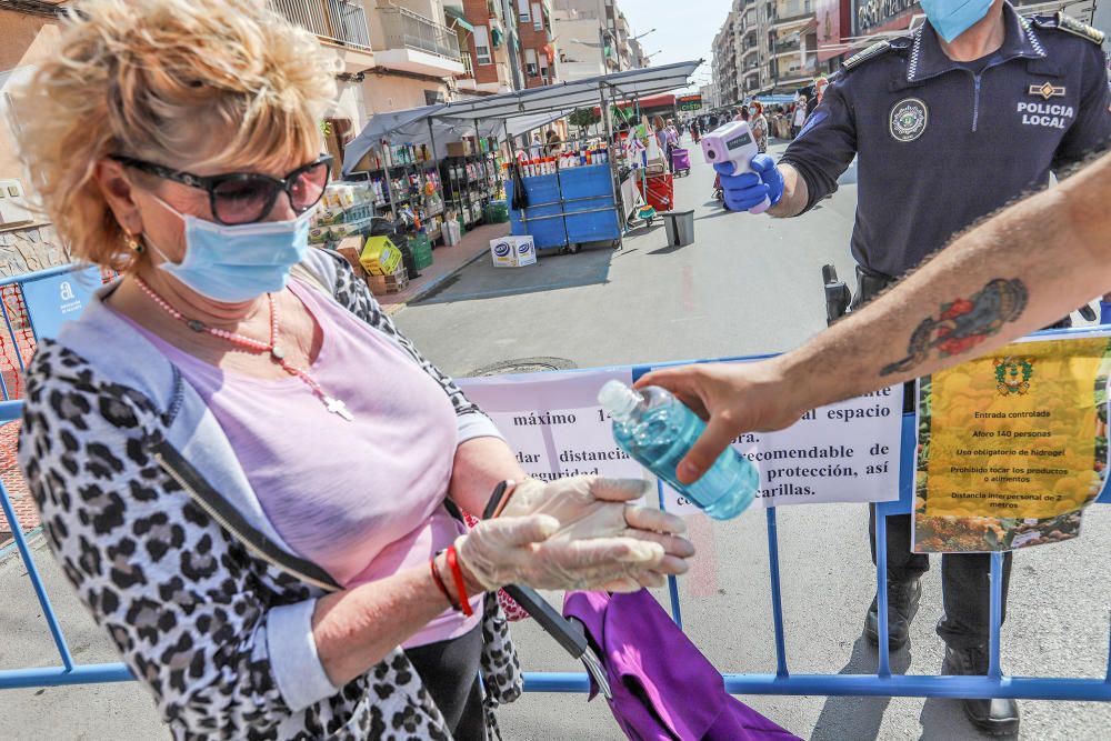 Control de temperatura en el mercadillo de Callosa de Segura por parte de la Policía Local