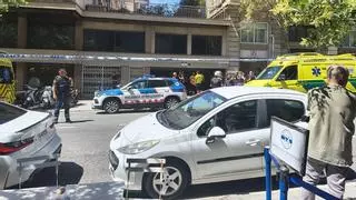 Los Mossos detienen a un hombre armado con un gran cuchillo en la calle de Muntaner de Barcelona