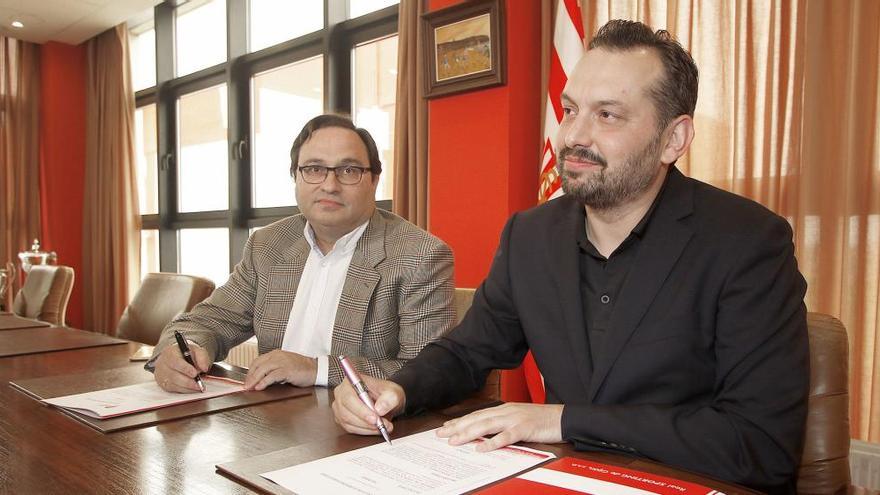 Javier Fernández y Rubén Pérez, durante la firma del acuerdo de patrocinio.