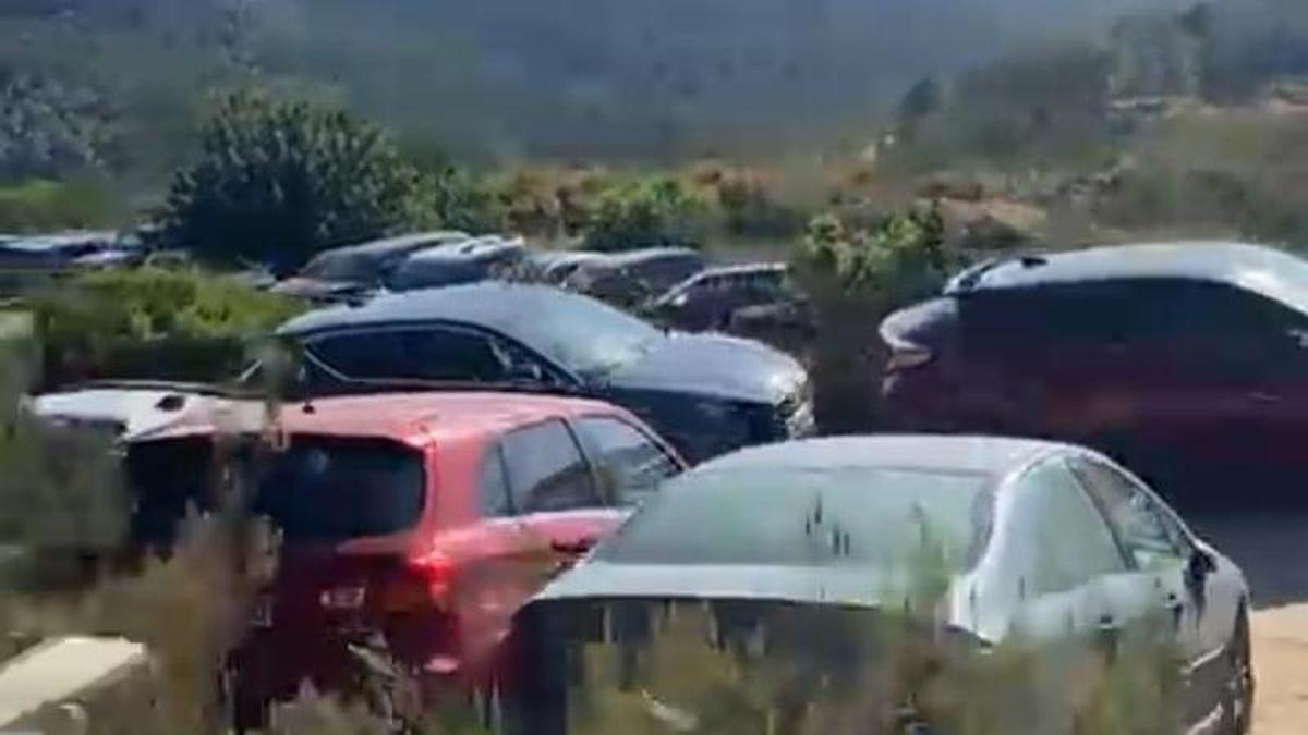 Coches acumulados en la propiedad alquilada desde 2021, el pasado lunes.