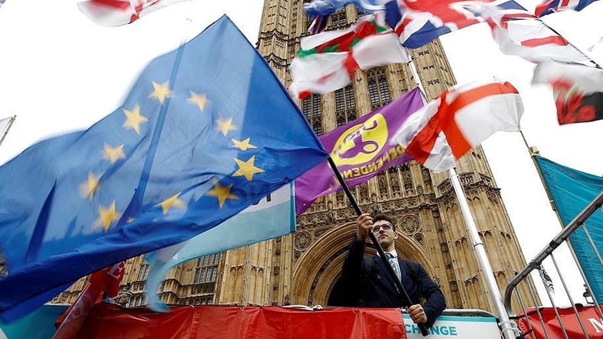 Banderas británicas y europeas en Londres.