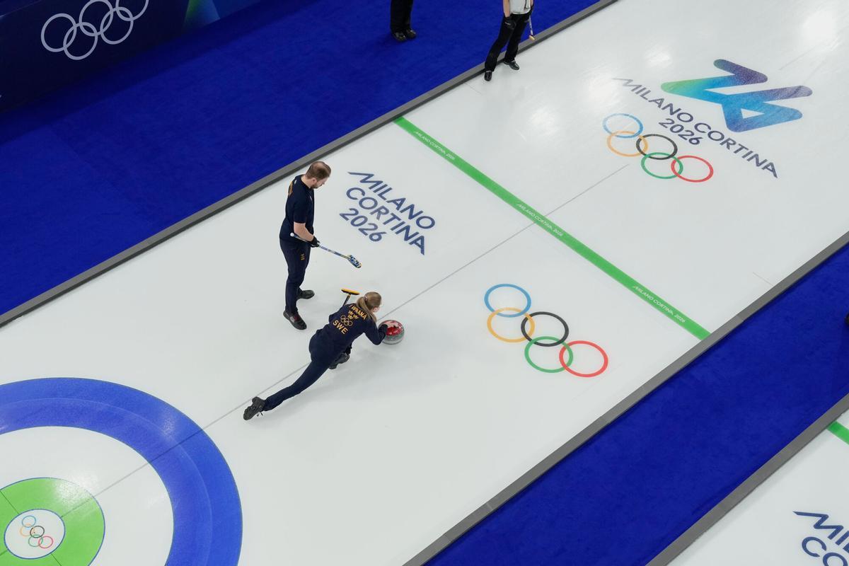 El curling ha inaugurado los Juegos de Invierno.