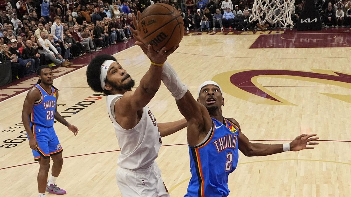 Cleveland Cavaliers y Oklahoma City Thunder se enfrentaron en la madrugada del jueves (122-129).