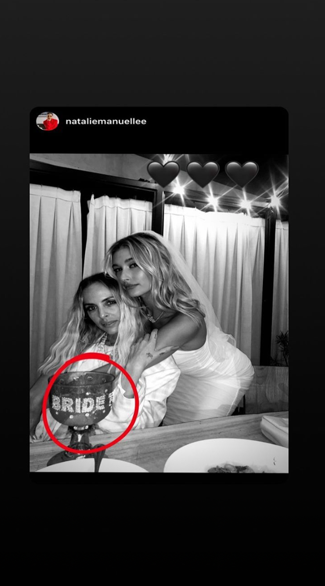 Hailey Bieber en su despedida de soltera