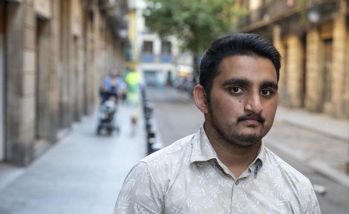 Fahad, esta semana en el barrio del Raval, en Barcelona.