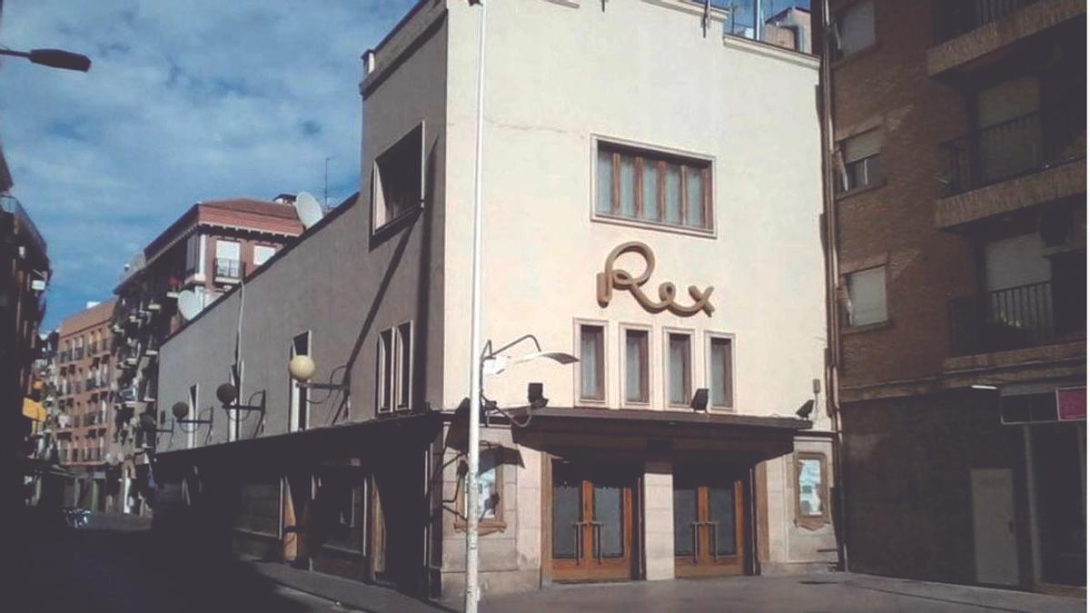 Imagen de archivo de la fachada del Cine Rex de Murcia.