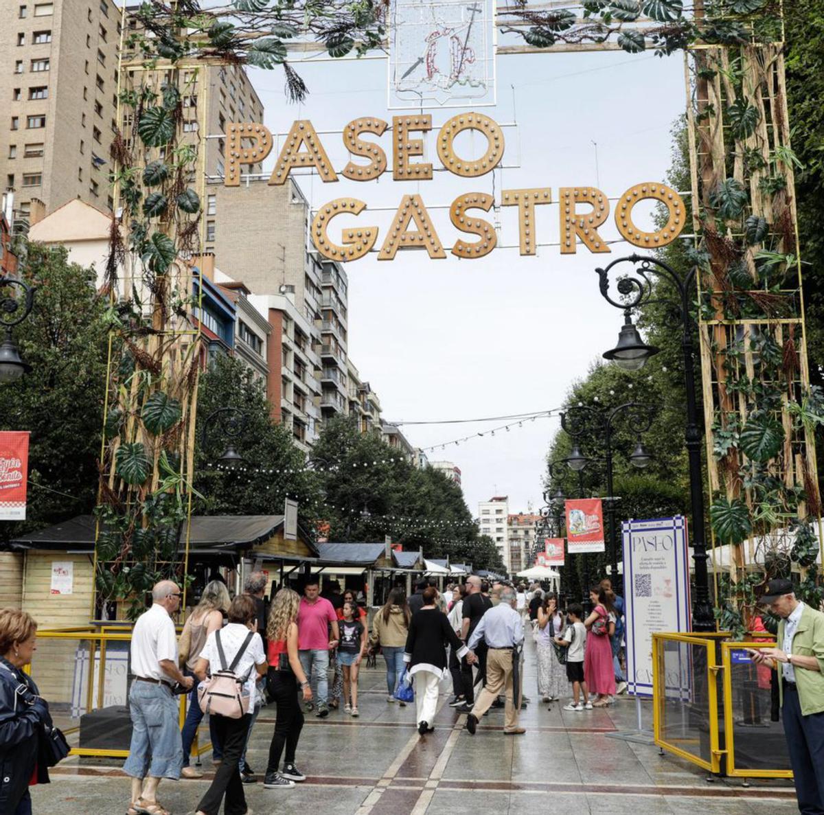 Instalación del Paseo Gastro, el pasado agosto, en Begoña. | JUAN PLAZA