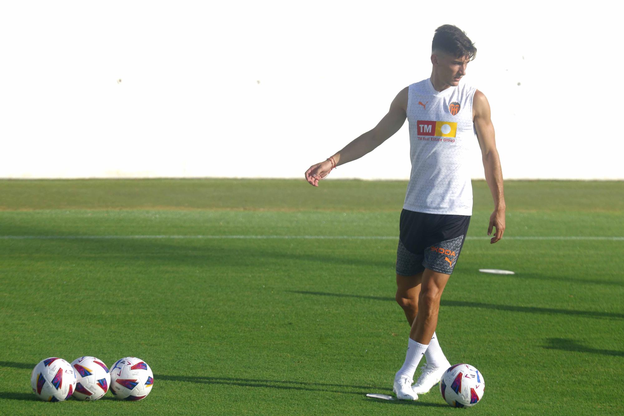 Primer entrenamiento del Valencia abierto a medios de comunicación