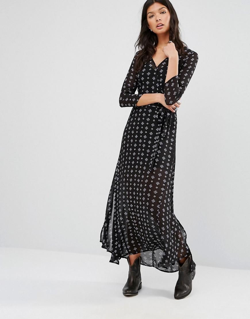 Vestidos boho chic el otoño, con estampado de mosaico de River Island (59,99€)