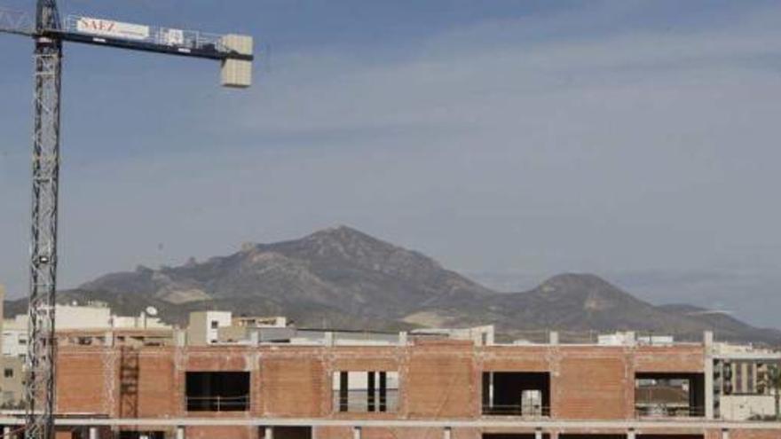 Las obras de la piscina cubierta, ayer, sin ningún trabajador.