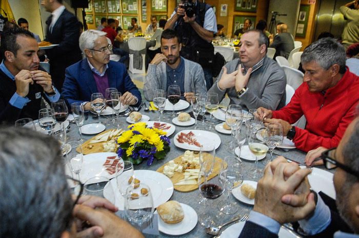 COMIDA DEL PRESIDENTE CON LA PLANTILLA DE LA UD ...