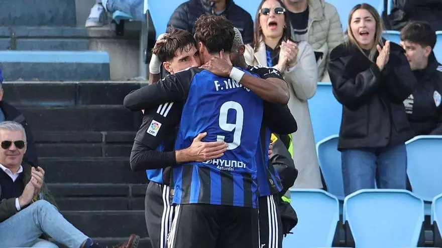 Fede Viñas cazó el centro de Ilyas Chaira para colocar el balón al fondo de la red