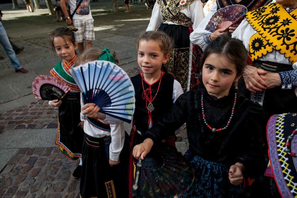 Desfile de trajes regionales