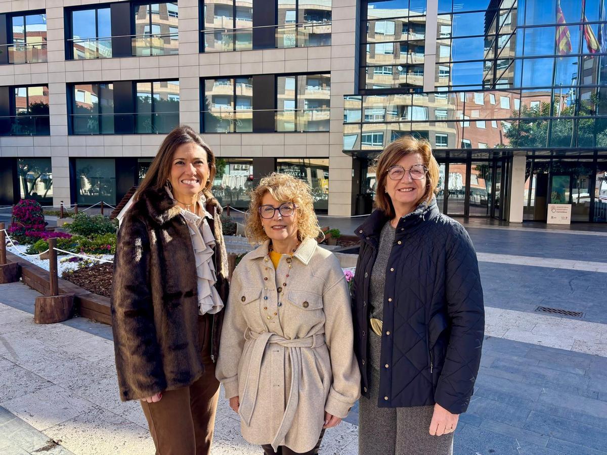 La alcaldesa, María Tormo; y la concejala de Sanidad, Bienestar Social, Familia y Mayores, Eugenia Martinavarro, han felicitado a Mariló Limo por este reconocimiento “tan merecido”.
