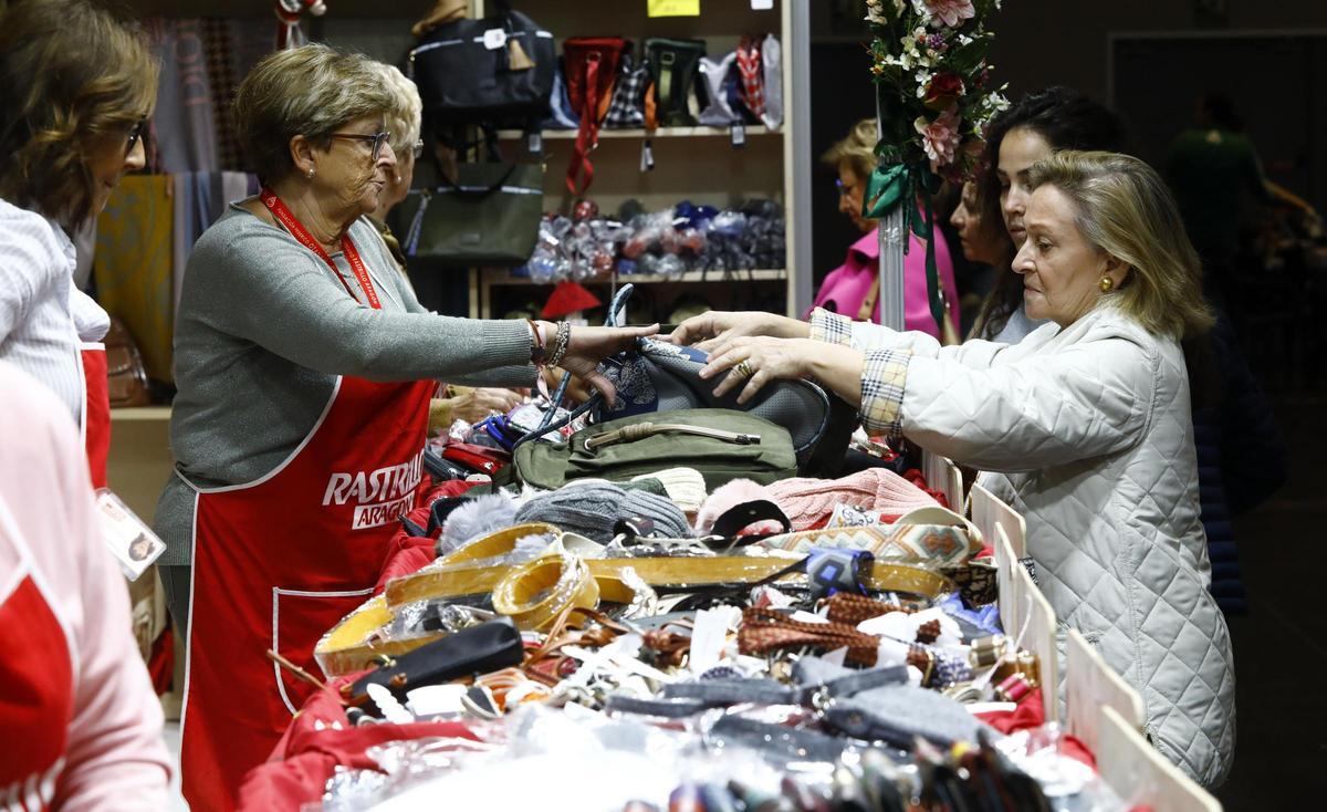 Llenazo en el primer día del Rastrillo Ozanam en el Auditorio de Zaragoza