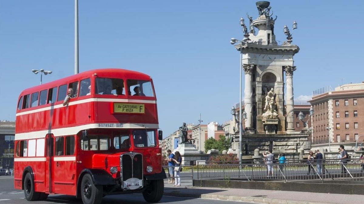 jdeig34056836 suplemento  distritos  uno de los autobuses antigu160527131013