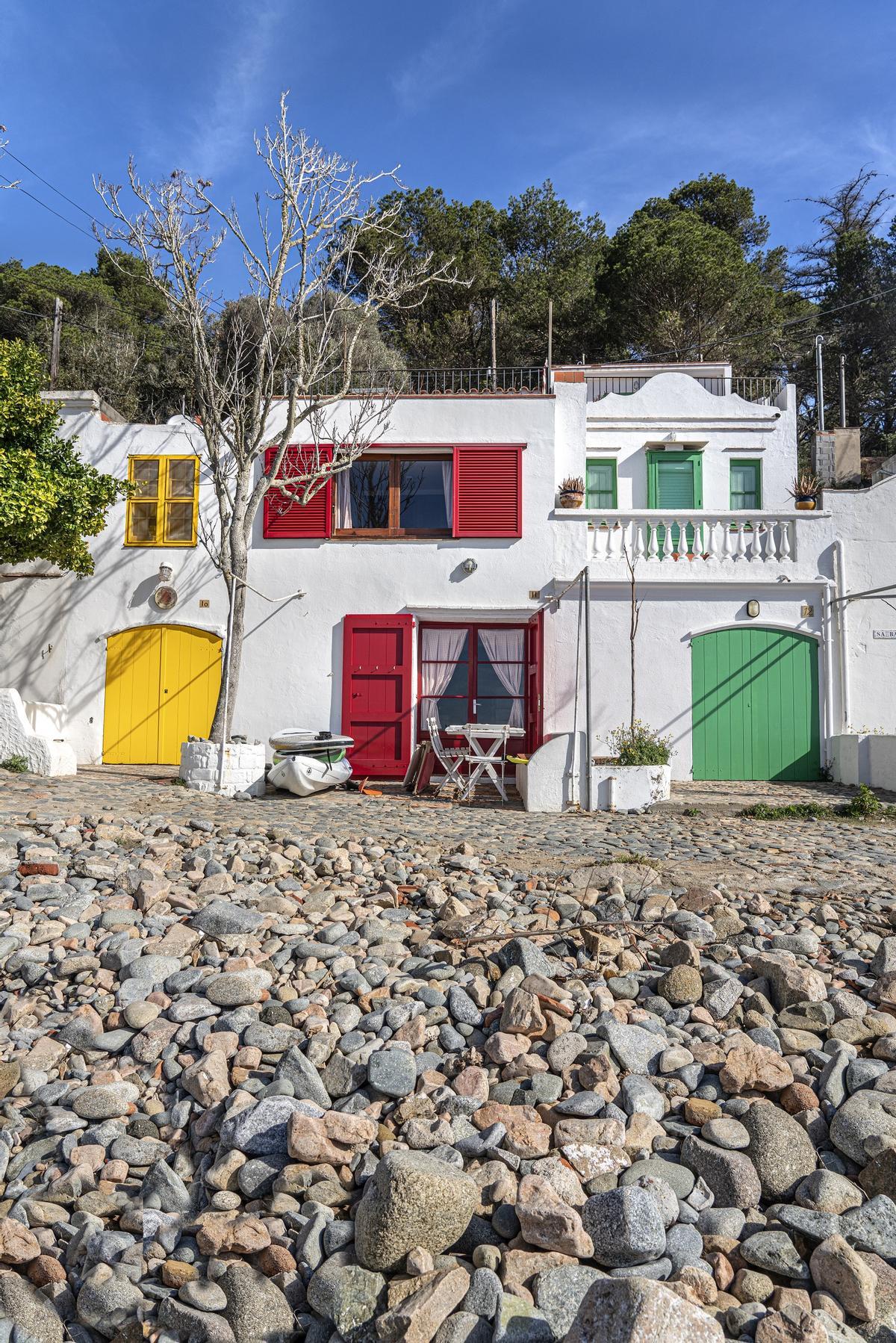 Tradicionales barracas de pescadores en cala S’Alguer.