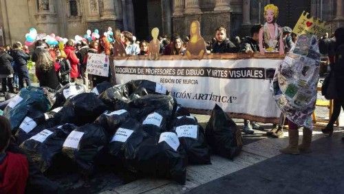 Docentes protestan en las calles de Murcia