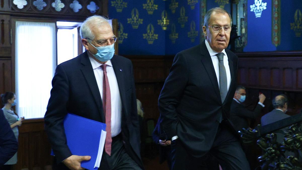 Borrell y Lavrov, durante un momento de la visita del primero a Moscú, este viernes.
