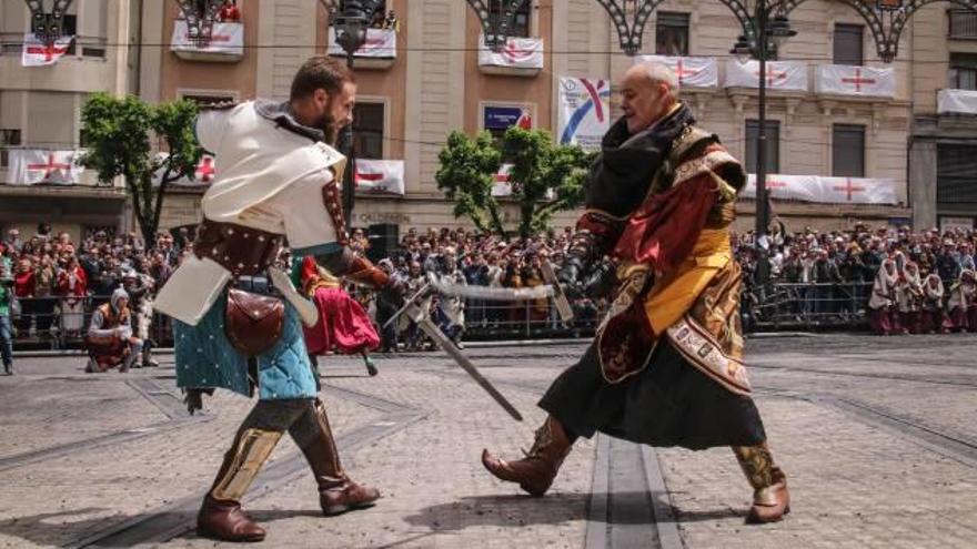 Los cargos se enfrentan cuerpo a cuerpo en la batalla