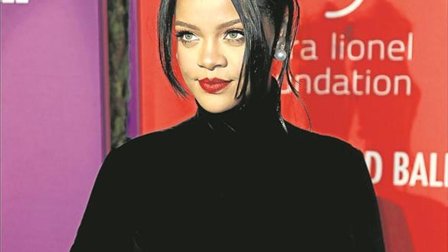 Rihanna lanza su autobiografía en fotos