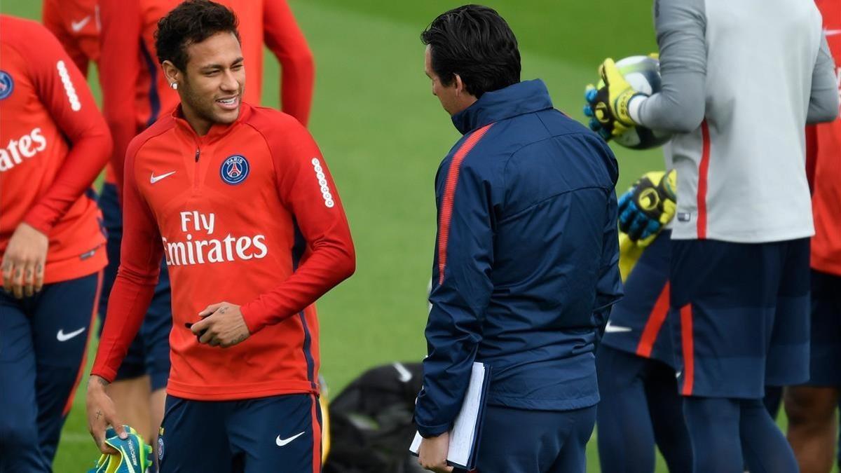 Neymar y Emery, el pasado mes de octubre.