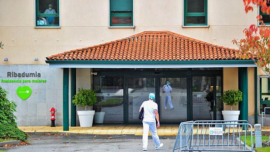 Porche de entrada de la residencia Domusvi de Ribadumia. |   // I.ABELLA