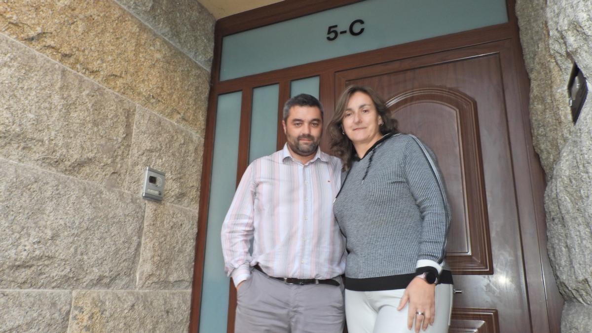 Javier y Rita, en su casa de Amoeiro.