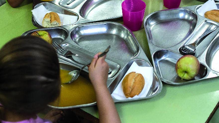 Un bono para alimentos suple durante dos semanas a los comedores escolares