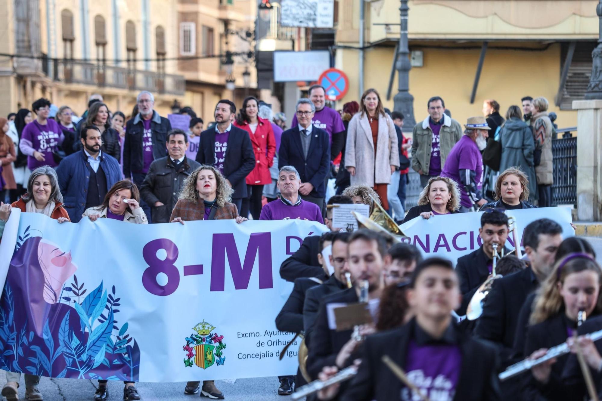 El morado de la manifestación del 8M Día Internacional de la Mujer llena las calles de Orihuela