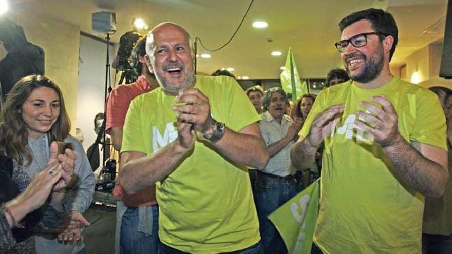 Miquel Ensenyat y Toni Noguera celebran el éxito de Més.