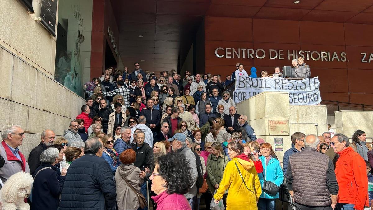 Numerosas personas, este sábado, durante la protesta.