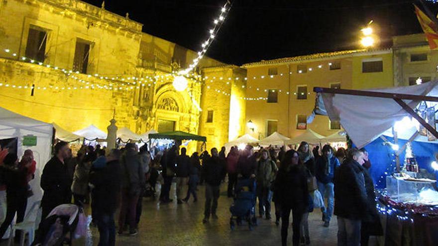 El mercado navideño se ubica en la Plaza de la Constitución